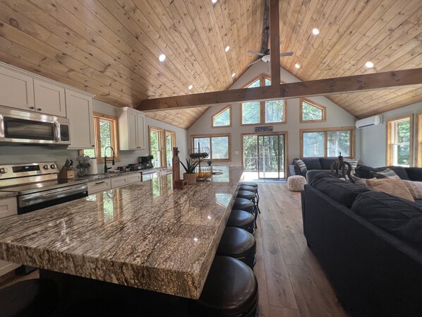 Fridge, microwave, oven, stovetop - Boulder Field Manor ~ Sleeps 26 -Beach Access ~ Hot Tub! (Lake Harmony)