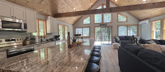 Boulder Field Manor ~ Sleeps 26 -Beach Access ~ Hot Tub!