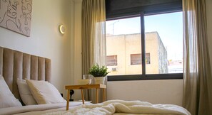 5 habitaciones, escritorio, tabla de planchar con plancha y wifi gratis