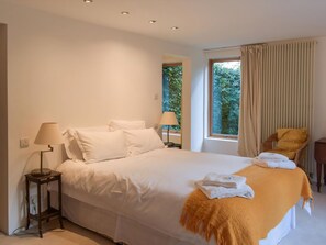 4 bedrooms, free WiFi, bed sheets