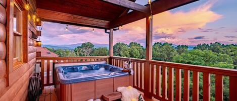 Banyera d'hidromassatge a l'aire lliure