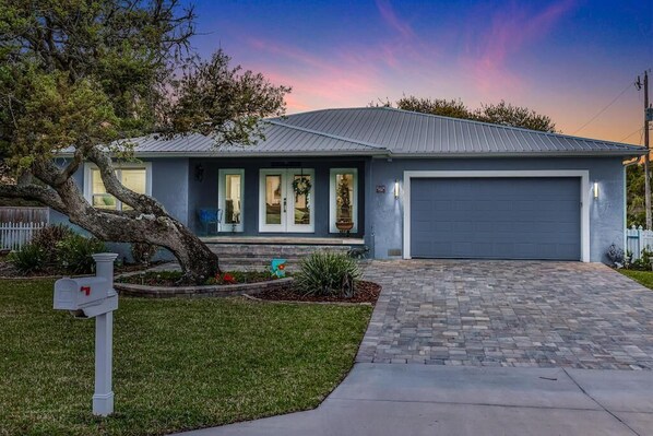 A single-story house with a garage, a front porch, and a well-maintained lawn. - Spacious High Quality New Home - 1 Block to the Beach - 1 Pet Friendly (St. Augustine)
