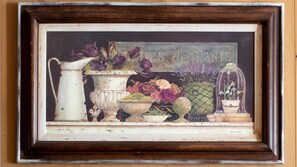 A framed still life painting of various flowers and vases. - Monte Solena 45C in Bormio (Bormio)