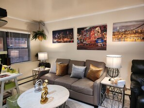 Smart TV, fireplace - Traveling Nurse & Healthcare Professional One Bedroom Fully Entire Apartment (Brooklyn)