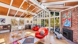 House, Multiple Beds (Barnes Landing Tree House) | Living room - Barnes Landing Tree House (East Hampton)