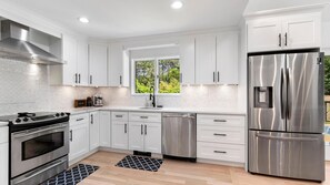 House, Multiple Beds (Shinnecock Sensation) | Private kitchen | Fridge, microwave, dishwasher, toaster