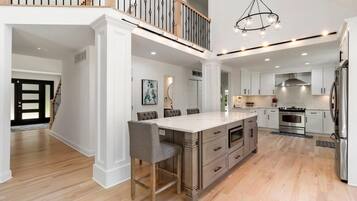 House, Multiple Beds (Shinnecock Sensation) | Private kitchen | Fridge, microwave, dishwasher, toaster