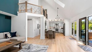 House, Multiple Beds (Shinnecock Sensation) | Living room | TV, fireplace