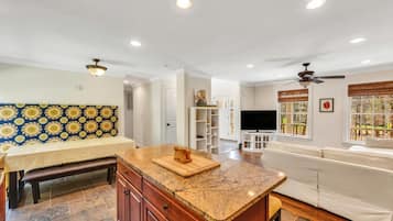 Maison, plusieurs lits (Village Fringe Hideaway) | Cuisine privée | Micro-ondes, cafetiÚre/bouilloire, grille-pain, blender