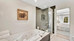 House, Multiple Beds (Hideaway on Holly) | Bathroom - Hideaway on Holly (East Hampton)