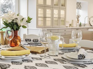 Dining - 4 bedroom accommodation in Edge, near Malpas (Edge, near Malpas)