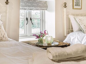 4 bedrooms, free WiFi, bed sheets