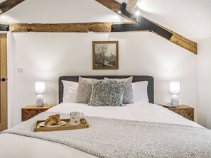 4 bedrooms, free WiFi, bed sheets - 4 bedroom accommodation in Edge, near Malpas (Edge, near Malpas)