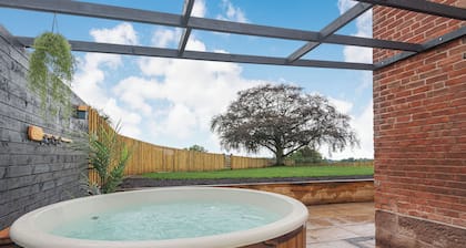 4 bedroom accommodation in Edge, near Malpas