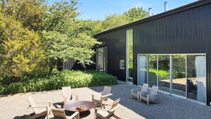 House, Multiple Beds (Modernist Dream House) | Balcony - Modernist Dream House (Water Mill)