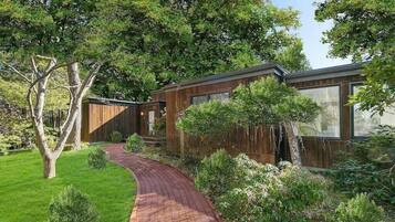 House, Multiple Beds (Hollow Tree Hideaway) | Exterior