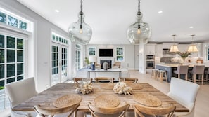 Rumah, Beberapa Tempat Tidur (Bucks Path Beauty) | Dapur pribadi