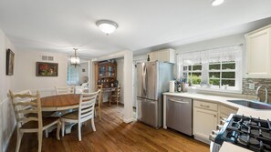 House, Multiple Beds (East Quogue Quintessential) | Private kitchen