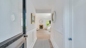 Unclassified image, 4 of 25, button - Perfection in East Hampton (East Hampton)