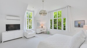 House, Multiple Beds (Perfection in East Hampton) | 4 bedrooms, iron/ironing board, WiFi