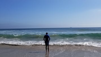 Beach nearby, sun loungers, beach towels
