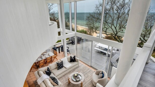 Unclassified image, 1 of 38, button - Waterfront Modern in East Hampton (East Hampton)