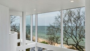Unclassified image, 5 of 38, button - Waterfront Modern in East Hampton (East Hampton)