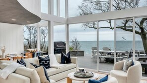 House, Multiple Beds (Waterfront Modern in East Hampton) | Living room - Waterfront Modern in East Hampton (East Hampton)