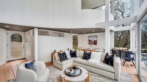 Unclassified image, 3 of 38, button - Waterfront Modern in East Hampton (East Hampton)