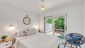 Casa, várias camas (Enchanted in Amagansett) | 4 quartos, ferros/tábuas de passar roupa, Wi-Fi