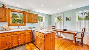 Casa, varias camas (East Hampton Haven) | Cocina privada