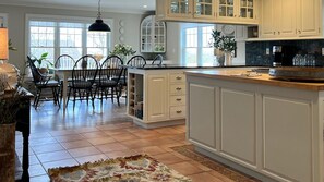 House, Multiple Beds (Oceanview Outstanding) | Private kitchen