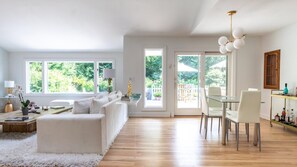 Living room - Hampton Bay Village Beauty (Hampton Bays)