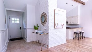 3 bedrooms - Hampton Bay Village Beauty (Hampton Bays)