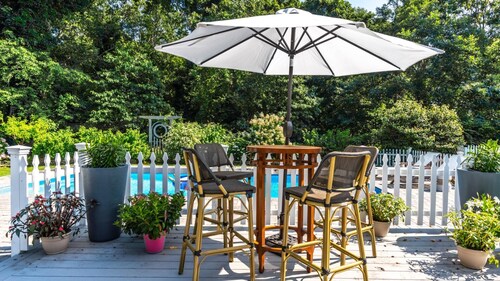 Hampton Bay Village Beauty