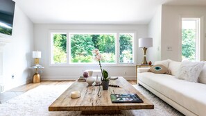 Living room - Hampton Bay Village Beauty (Hampton Bays)