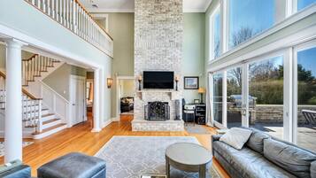 House, Berbilang Katil (Water Mill Villa) | Ruang tamu