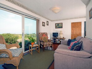 Living area - 3 bedroom accommodation in Newport (Newport)