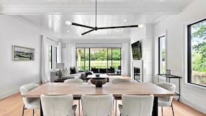 Ferienhaus, Mehrere Betten (Modern Farmhouse Fantasy) | Eigene Küche | Mikrowelle, Toaster, Mixer, Esstisch