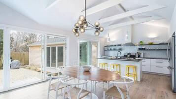 Rumah, Beberapa Tempat Tidur (North Sea Bungalow) | Dapur pribadi | Lemari es, microwave, mesin pencuci piring, dan mesin pembuat kopi/teh