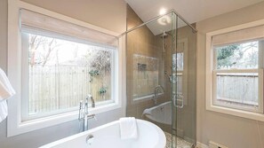 House, Multiple Beds (North Sea Bungalow) | Bathroom | Combined shower/tub, hair dryer - North Sea Bungalow (Southampton)