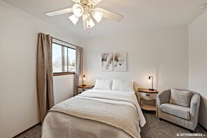 2 chambres, fer et planche à repasser, Wi-Fi gratuit, draps fournis