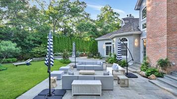 House, Multiple Beds (Sammys Beach Stately Retreat) | Balcony