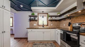Geladeira, micro-ondas, fogão, cooktop
