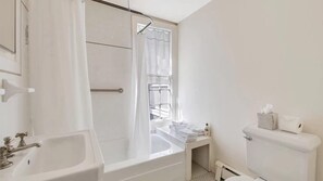 Bathroom - Sag Harbor Village Sensation (Sag Harbor)