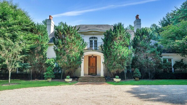 House, Multiple Beds (East Hampton Villa) | Exterior