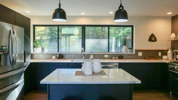 House, Multiple Beds (Hudson Valley Wooded Wonder) | Private kitchen