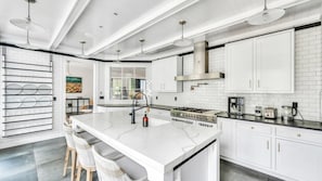 Casa, várias camas (Summit Harborside Spectacular) | Cozinha privada