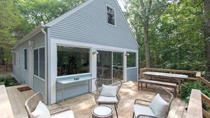 Balcony - Fish Cove Cottage (Southampton)