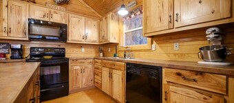  Secluded Hochatown Cabin w/ Hot Tub, Fire Pit - Sleeps 6 🌲